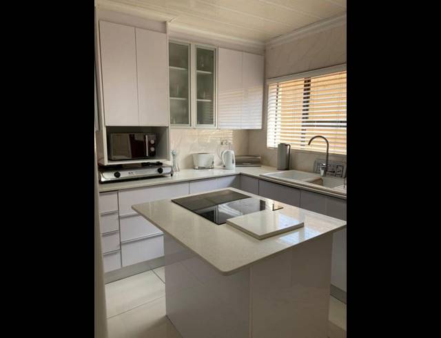 3 BEDROOM HOUSE FOR SALE IN DIEPKLOOF EXT